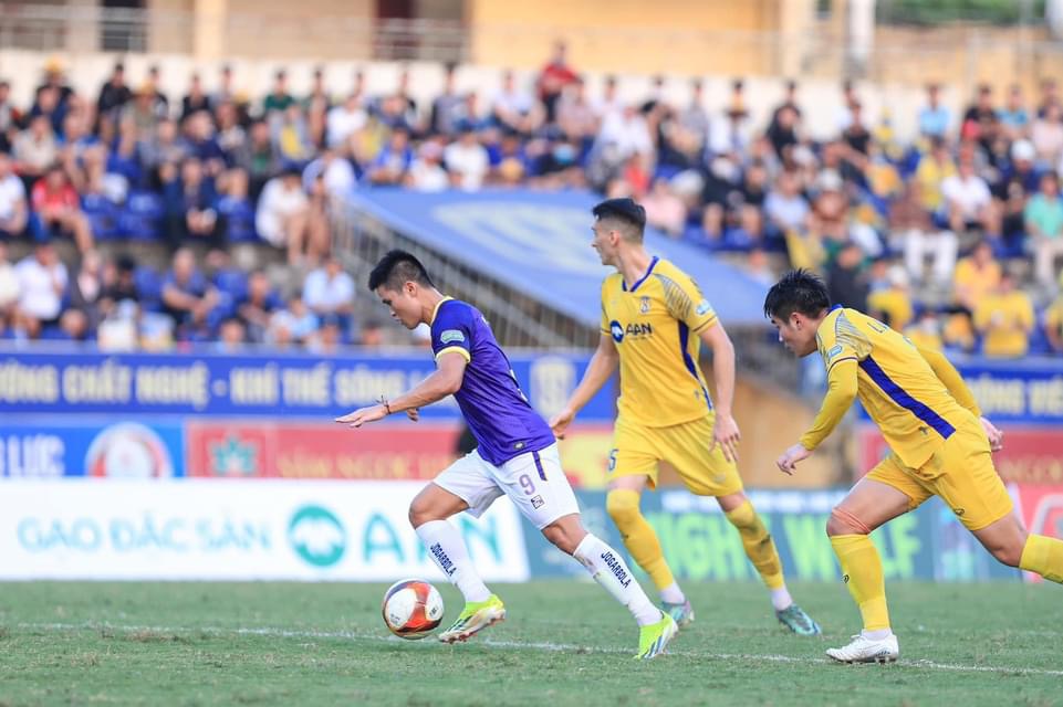 Tuấn Hải lập c&ocirc;ng, H&agrave; Nội FC chia điểm tr&ecirc;n s&acirc;n Vinh- Ảnh 1.