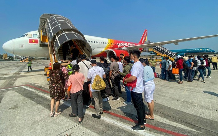 Bộ Tài chính lý giải giá vé máy bay tăng cao có phải do thuế, phí?