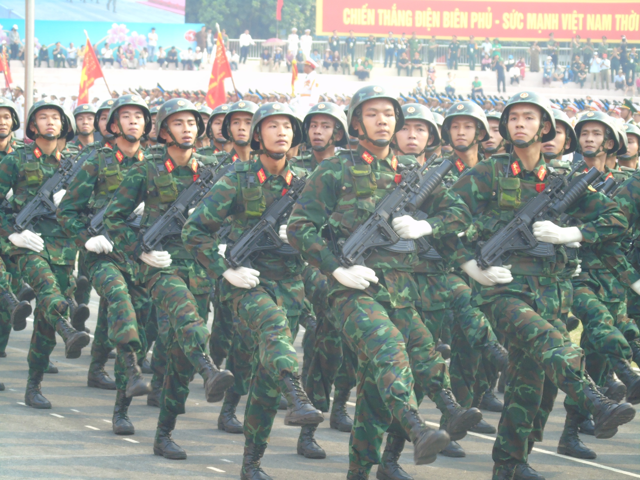 H&agrave;ng vạn du kh&aacute;ch đổ về Điện Bi&ecirc;n Phủ trước giờ đại lễ- Ảnh 33.