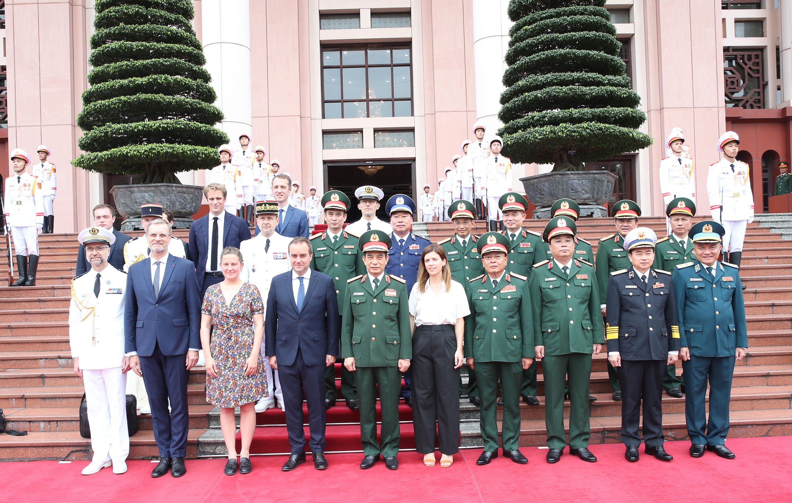Đại tướng Phan Văn Giang đón Bộ trưởng Bộ Quân đội Pháp thăm Việt Nam- Ảnh 8.