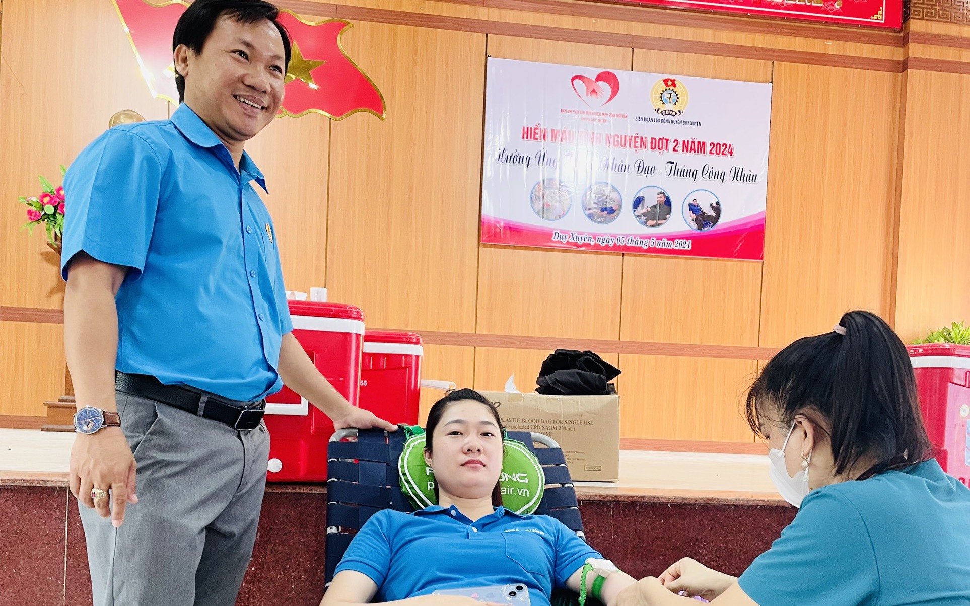 Đoàn viên, lao động Duy Xuyên tươi cười hiến máu cứu người