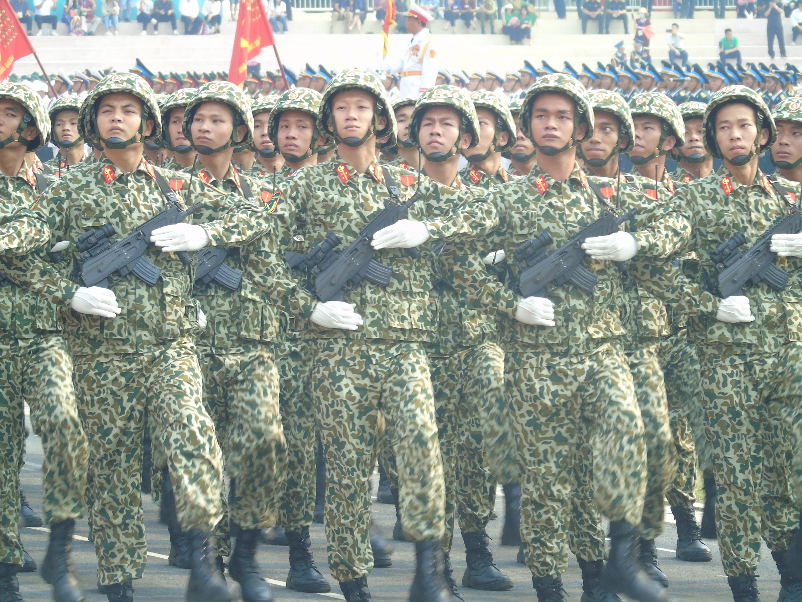 H&agrave;ng vạn du kh&aacute;ch đổ về Điện Bi&ecirc;n Phủ trước giờ đại lễ- Ảnh 31.