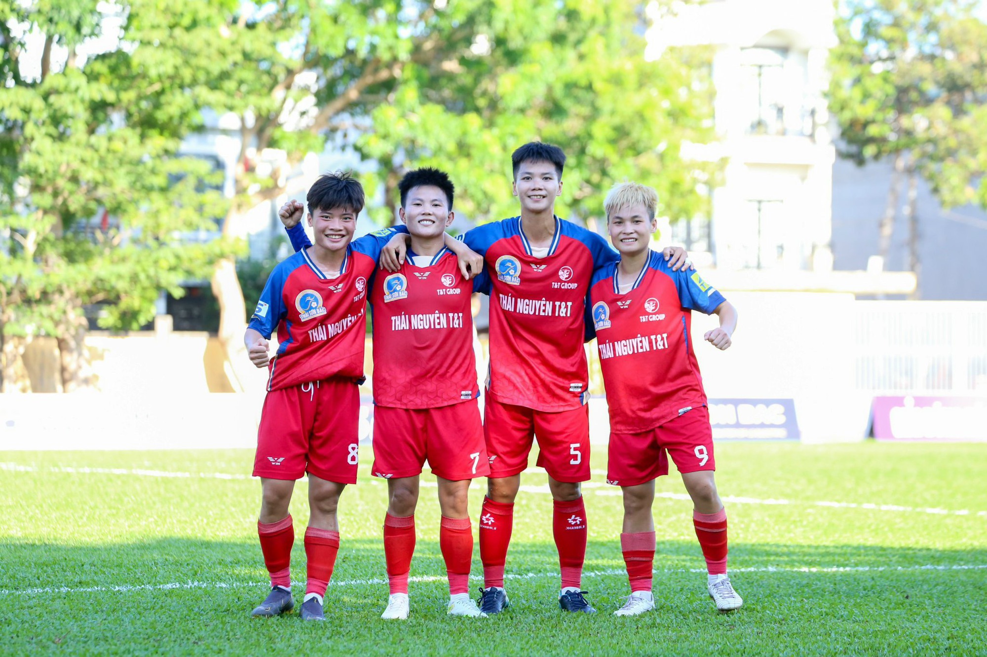 B&iacute;ch Th&ugrave;y lập hat-trick, Th&aacute;i Nguy&ecirc;n thắng 5 sao để củng cố ng&ocirc;i đầu- Ảnh 1.