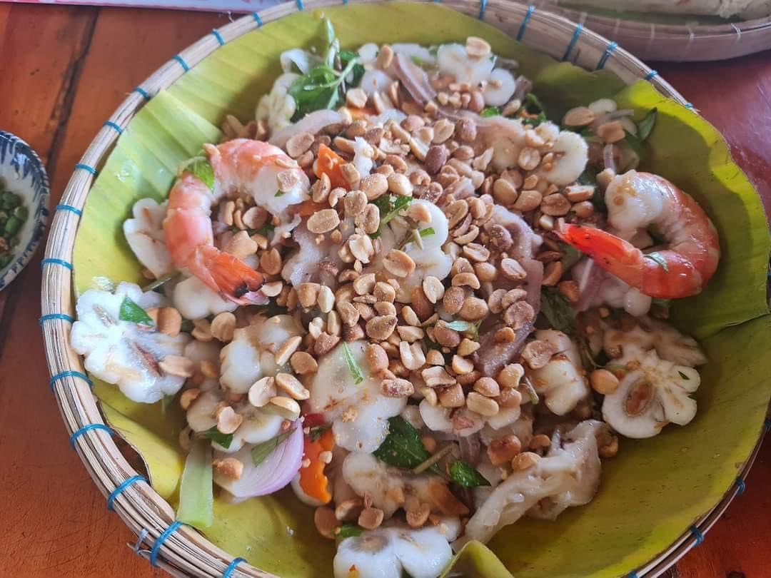 Măng cụt gọt sẵn vẫn đắt đỏ d&ugrave; m&oacute;n gỏi g&agrave; măng cụt hết 