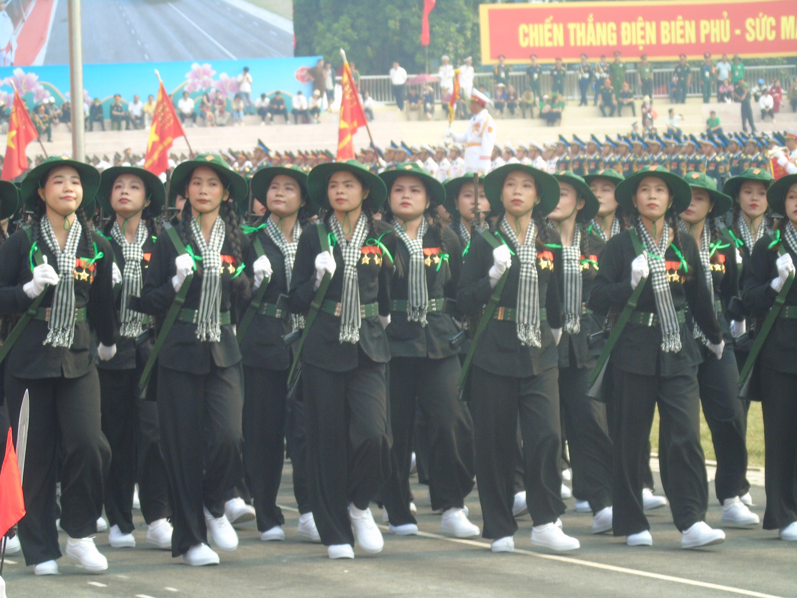 Diễu binh, diễu h&agrave;nh kỷ niệm 70 năm Chiến thắng Điện Bi&ecirc;n Phủ- Ảnh 3.