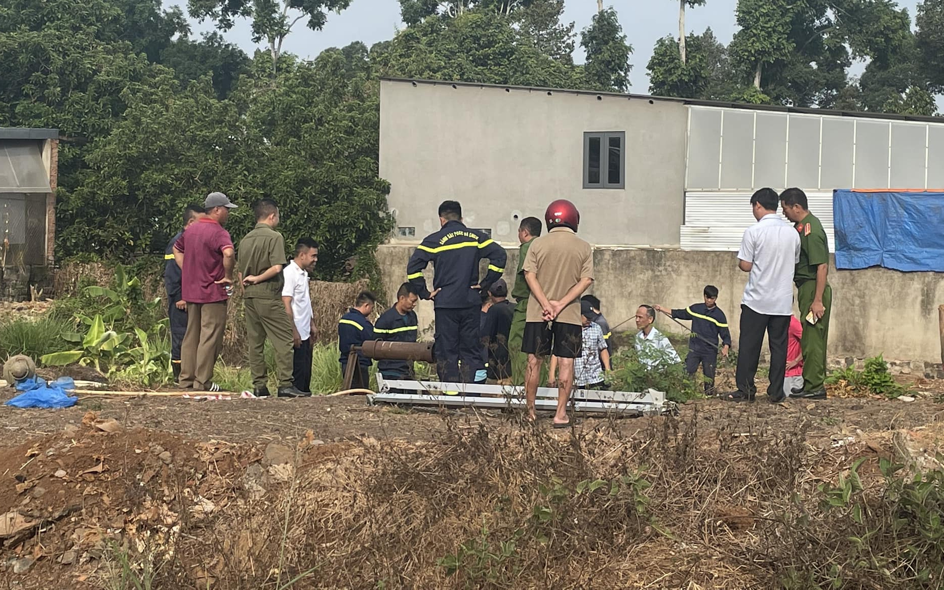 Bé trai chết bất thường dưới giếng ở Đồng Nai, nơi đã từng tìm kiếm nhưng không thấy