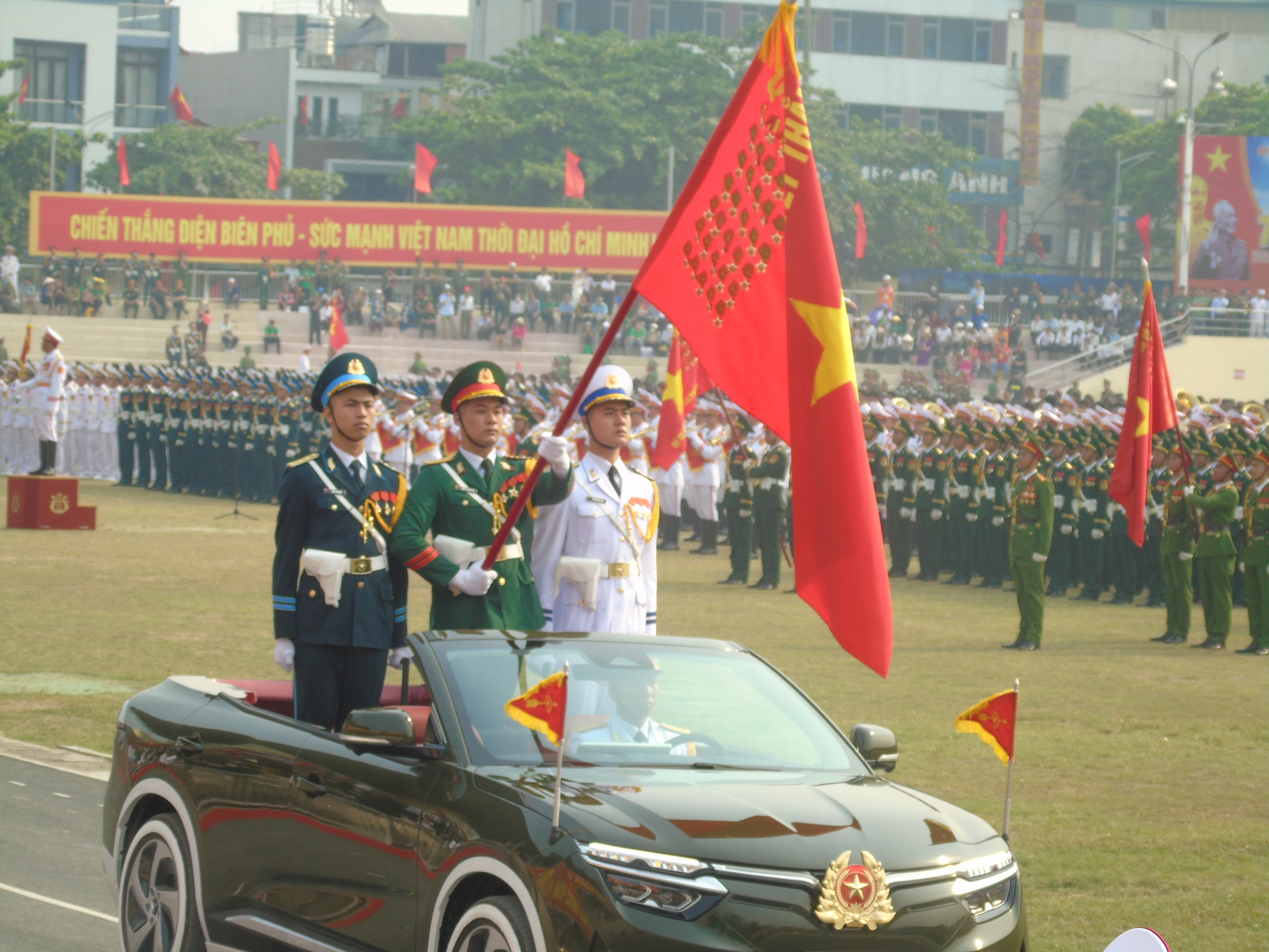 Diễu binh, diễu h&agrave;nh kỷ niệm 70 năm Chiến thắng Điện Bi&ecirc;n Phủ- Ảnh 2.