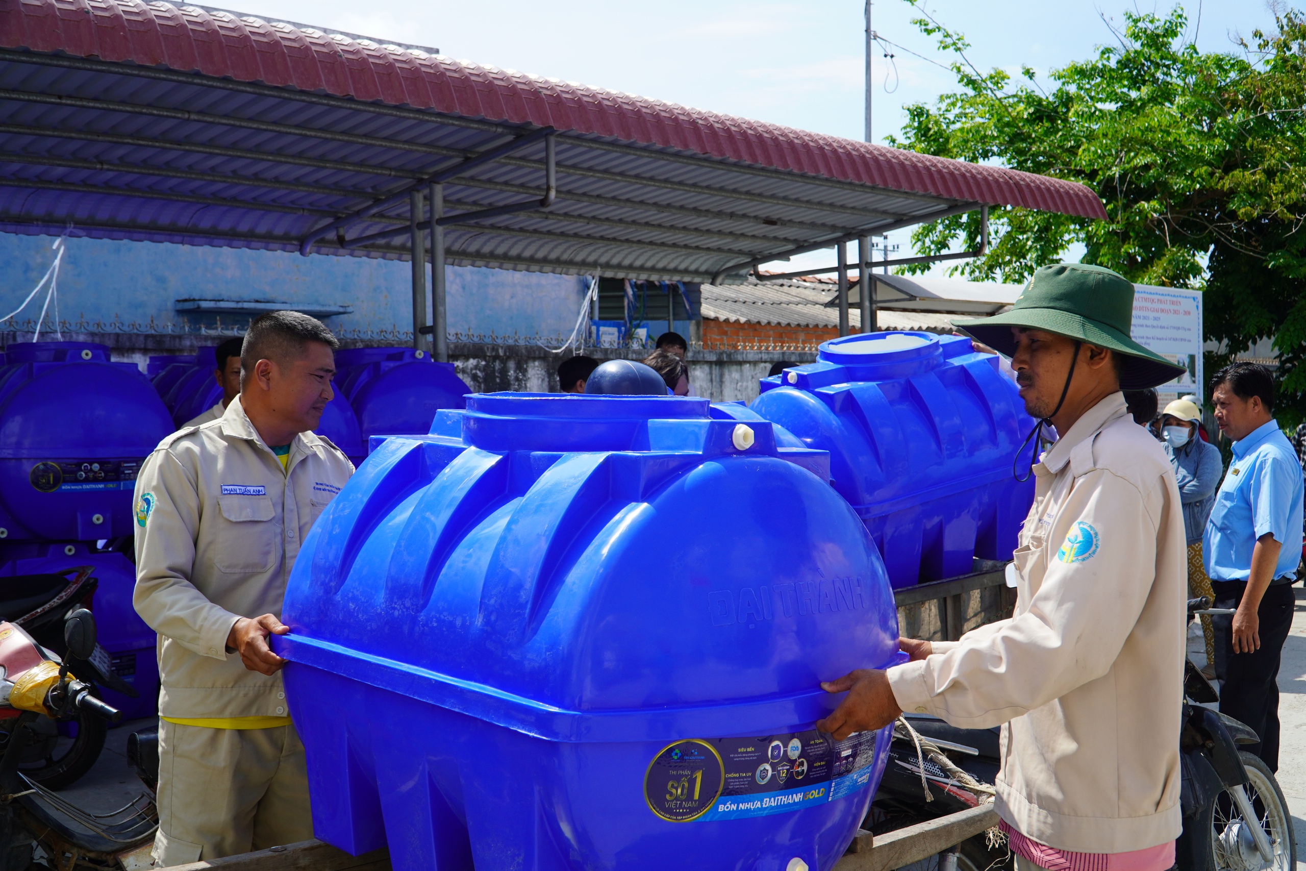 Hỗ trợ người dân vùng hạn, mặn ở Sóc Trăng và Bến Tre- Ảnh 3.