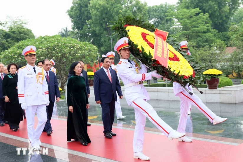 L&atilde;nh đạo Đảng, Nh&agrave; nước v&agrave;o Lăng viếng Chủ tịch Hồ Ch&iacute; Minh nh&acirc;n 70 năm Chiến thắng Điện Bi&ecirc;n Phủ- Ảnh 3.