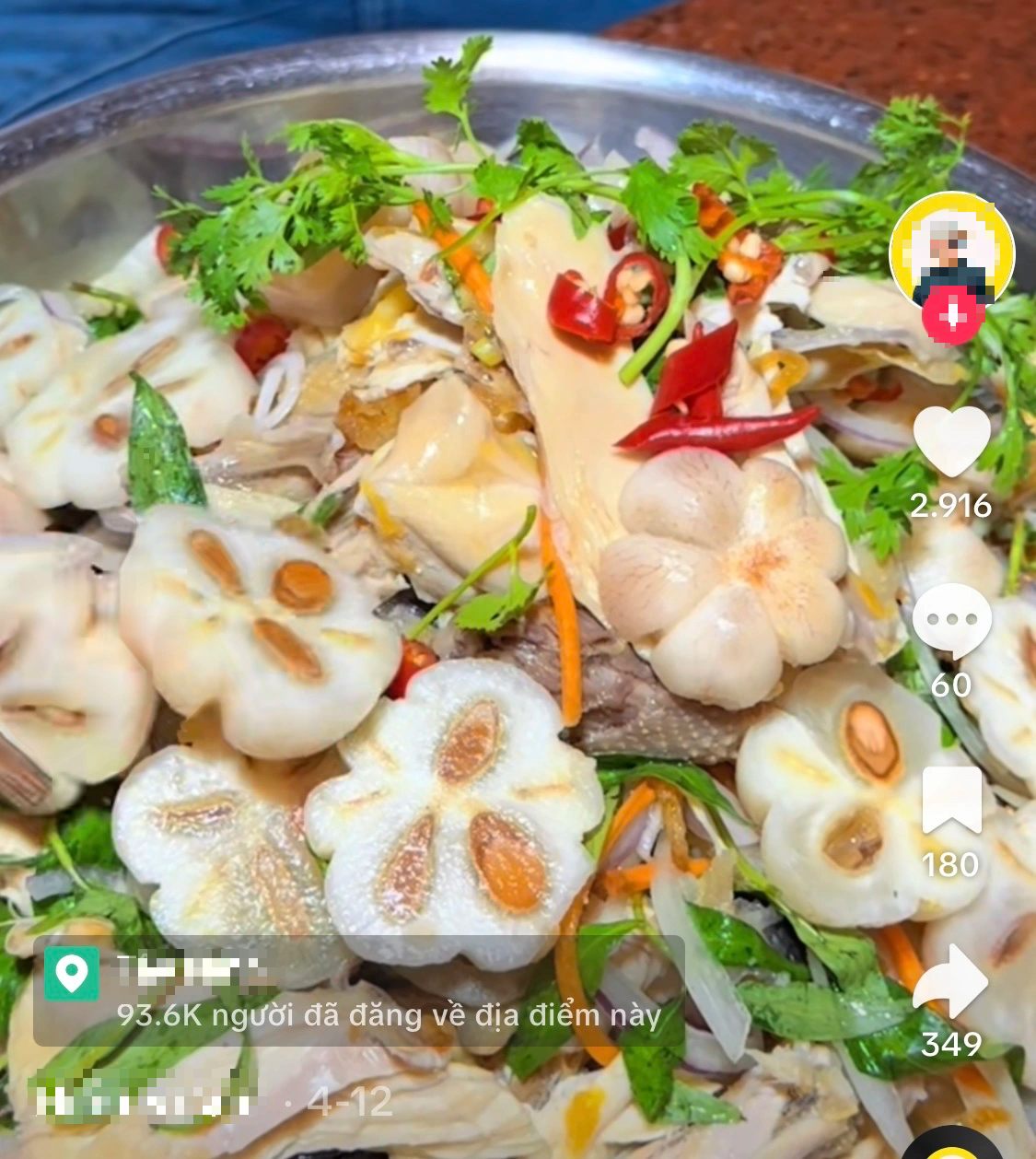 Măng cụt gọt sẵn vẫn đắt đỏ d&ugrave; m&oacute;n gỏi g&agrave; măng cụt hết 