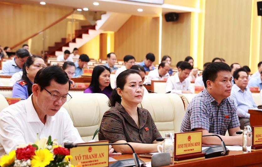 B&atilde;i nhiệm chức vụ Chủ tịch UBND tỉnh Quảng Ng&atilde;i đối với &ocirc;ng Đặng Văn Minh- Ảnh 1.