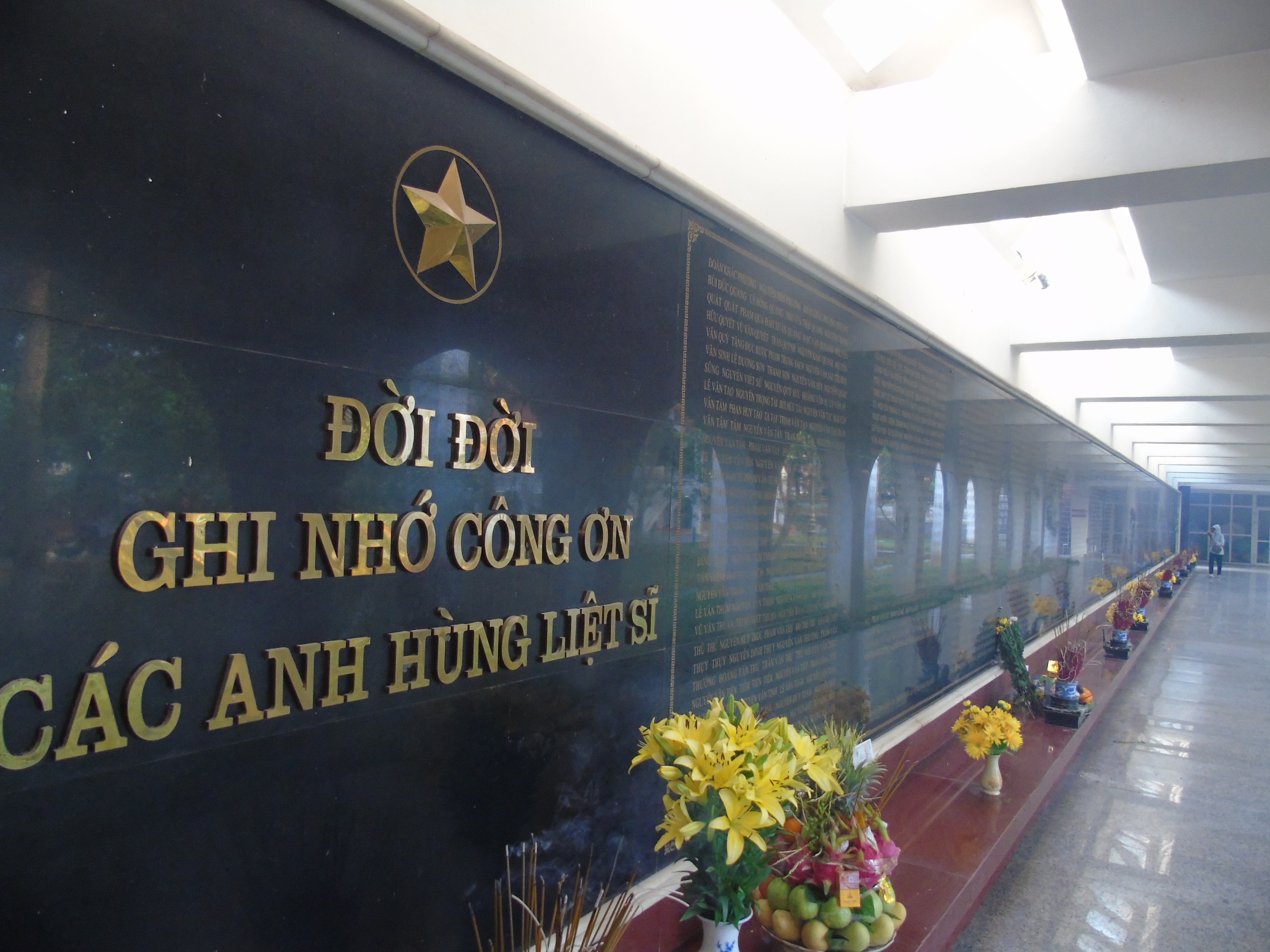 H&agrave;ng vạn du kh&aacute;ch đổ về Điện Bi&ecirc;n Phủ trước giờ đại lễ- Ảnh 17.