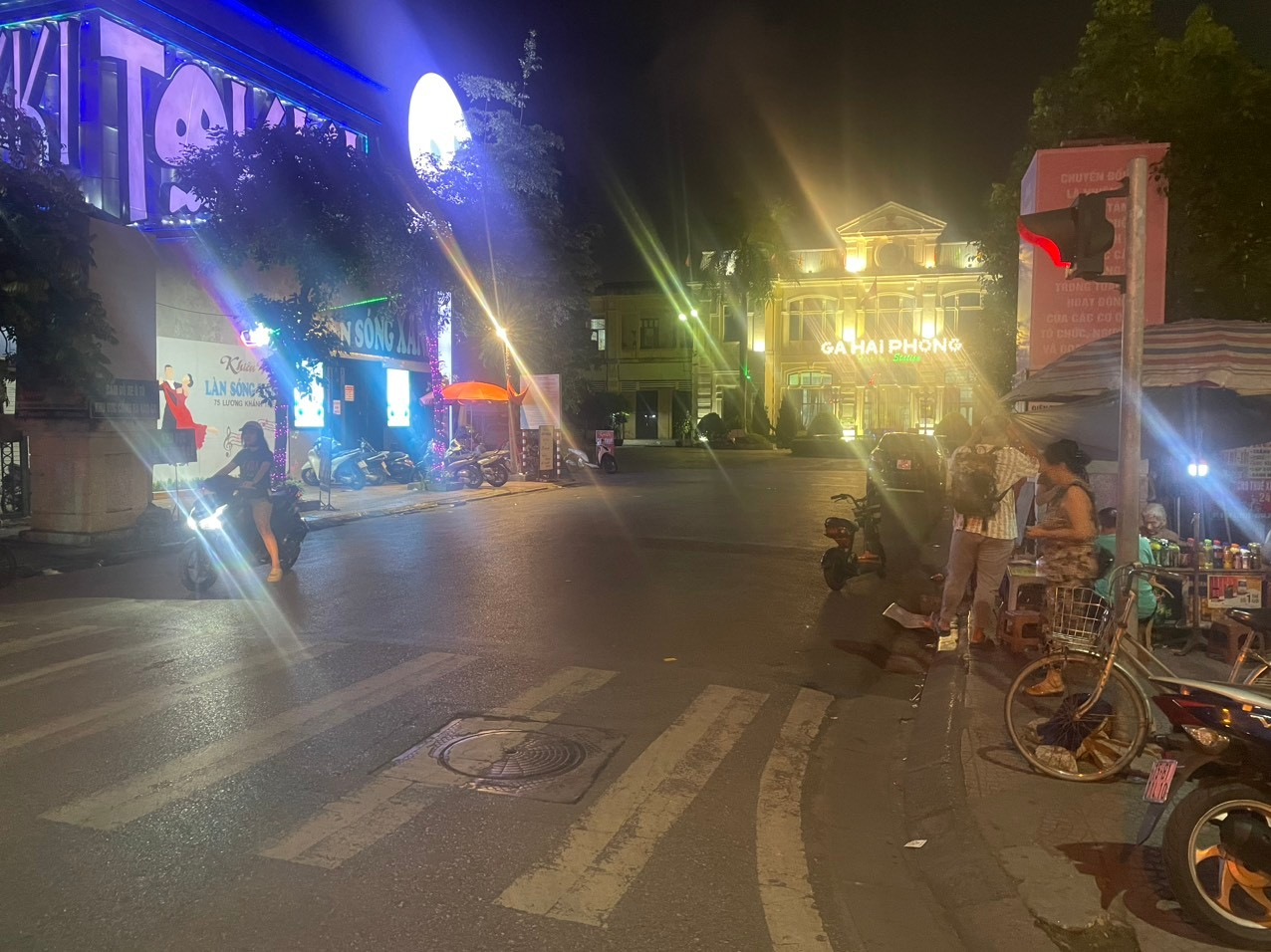 Gi&agrave;nh kh&aacute;ch tại ga t&agrave;u hỏa, t&agrave;i xế xe c&ocirc;ng nghệ đ&acirc;m t&agrave;i xế xe &ocirc;m tử vong- Ảnh 1.