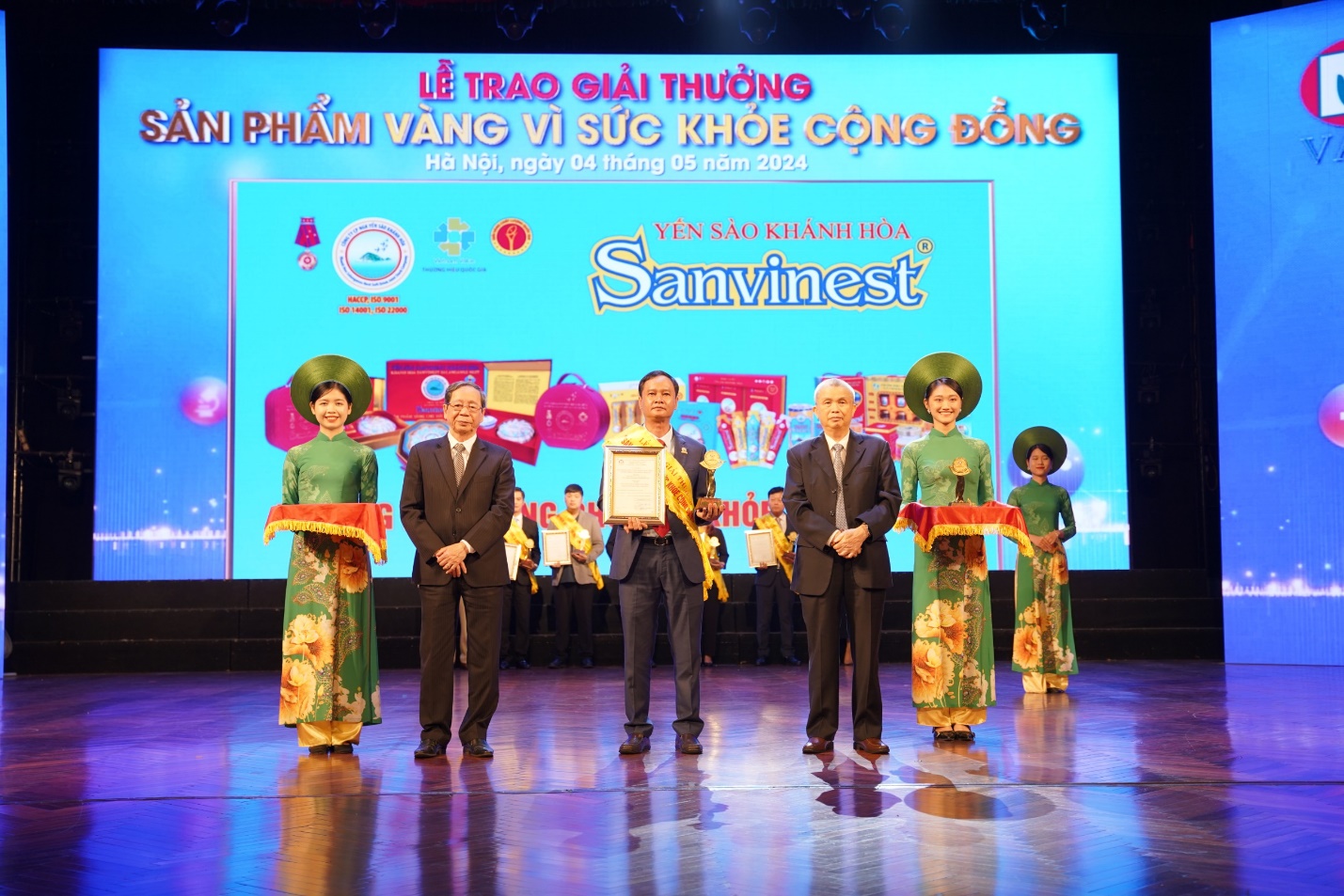 Yến s&agrave;o Kh&aacute;nh H&ograve;a được vinh danh &ldquo;Sản phẩm v&agrave;ng v&igrave; sức khỏe cộng đồng" lần thứ 5 li&ecirc;n tiếp- Ảnh 1.