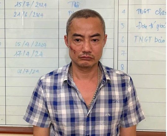 Vụ xe tải lao v&agrave;o nh&agrave; d&acirc;n, 8 người thương vong: T&agrave;i xế khai uống rượu với bạn- Ảnh 2.