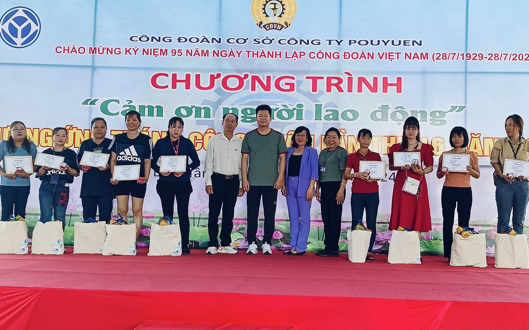 Tặng 100 chỉ vàng cho người lao động cống hiến lâu năm
