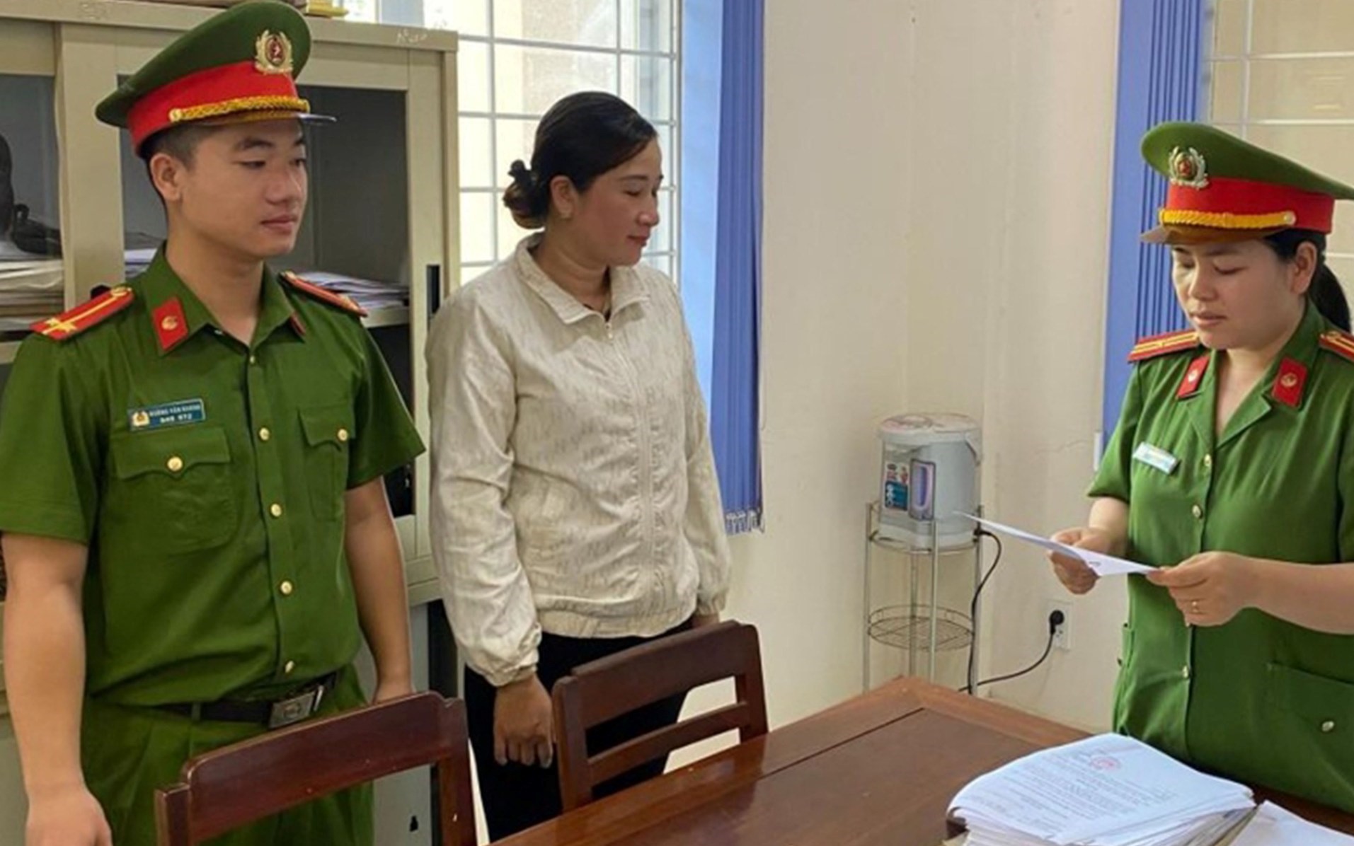 Khởi tố, cấm đi khỏi nơi cư trú 1 giám đốc công ty dịch vụ môi trường