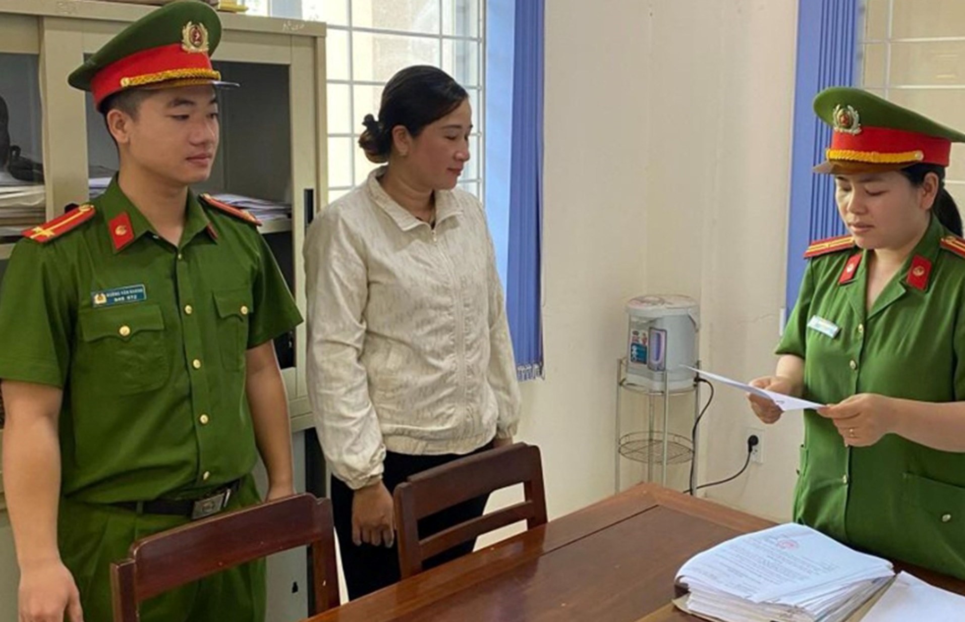 Khởi tố, cấm đi khỏi nơi cư tr&uacute; 1 gi&aacute;m đốc c&ocirc;ng ty dịch vụ m&ocirc;i trường- Ảnh 1.