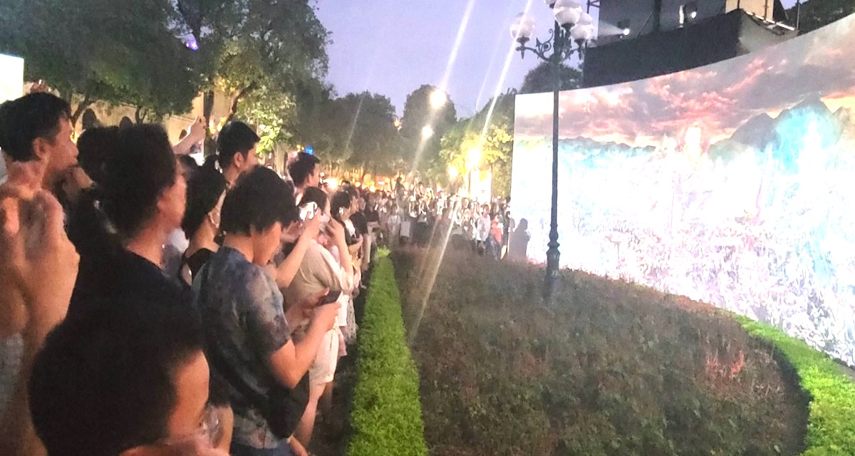 VIDEO: Bức tranh 3D Chiến thắng Điện Biên Phủ thu hút hàng ngàn người xem- Ảnh 3.