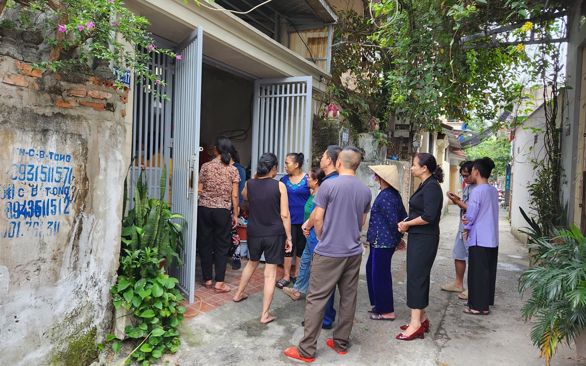 Phát hiện 2 mẹ con tử vong bất thường trong ngôi nhà cháy