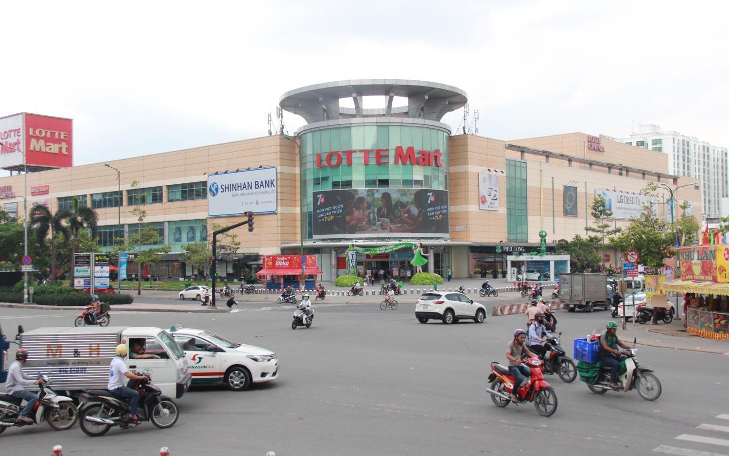 LOTTE Mart quận 7 nói gì về 491m2 xây dựng không phép?
