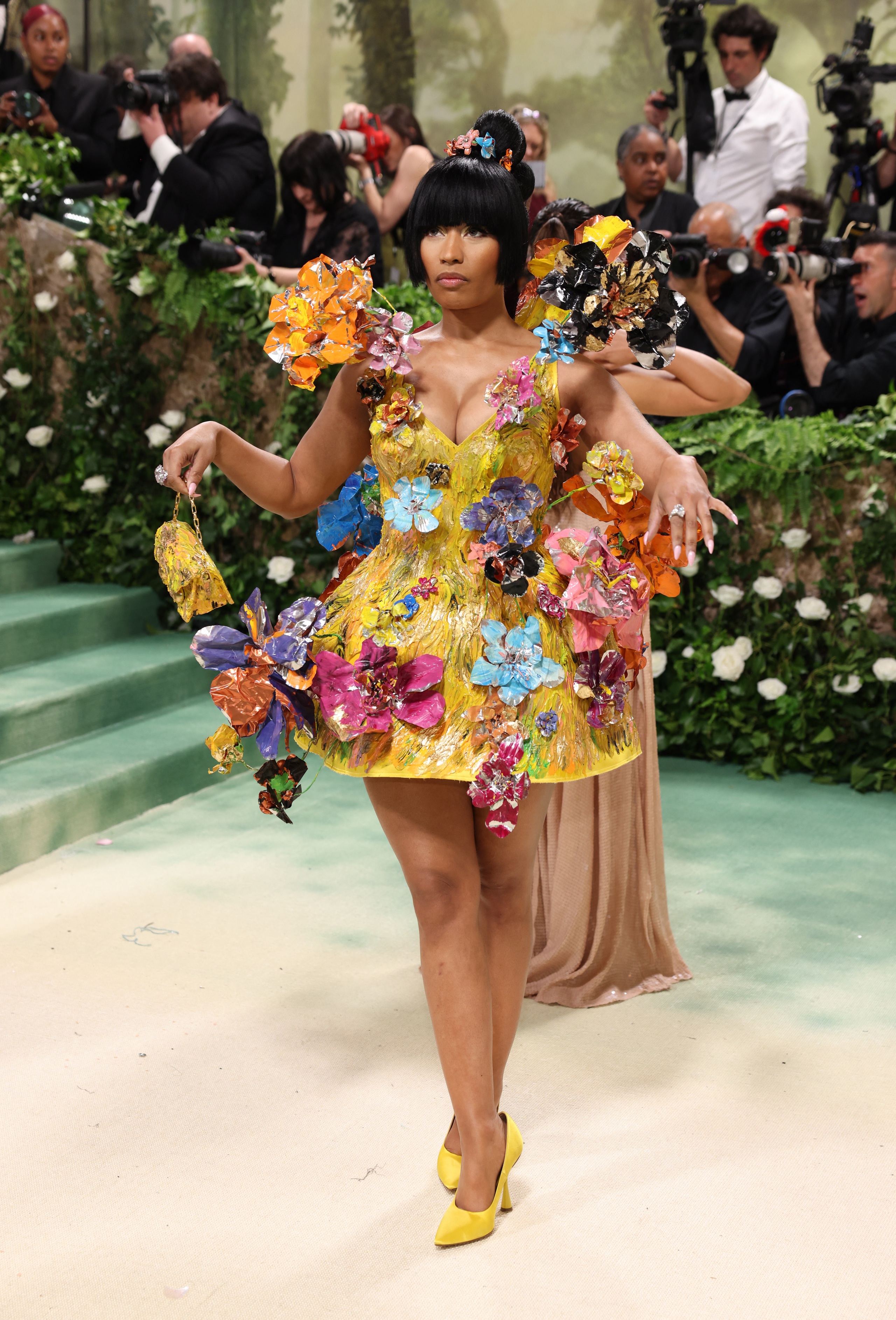 Mốt khoe eo, ch&acirc;n thon nở rộ tại Met Gala 2024- Ảnh 17.