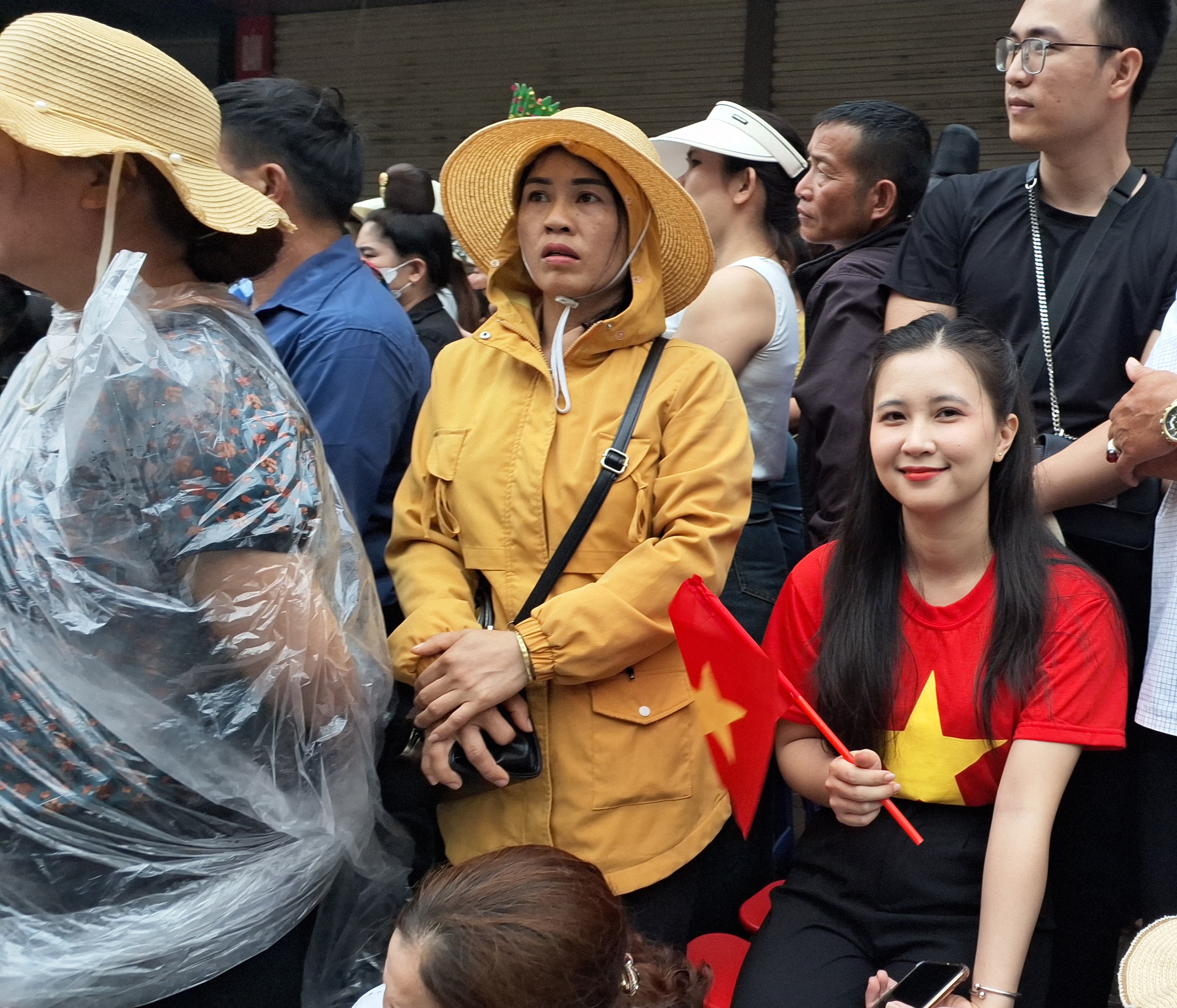 Những "b&oacute;ng hồng" trong Lễ diễu binh, diễu h&agrave;nh kỷ niệm 70 năm Chiến thắng Điện Bi&ecirc;n Phủ- Ảnh 27.