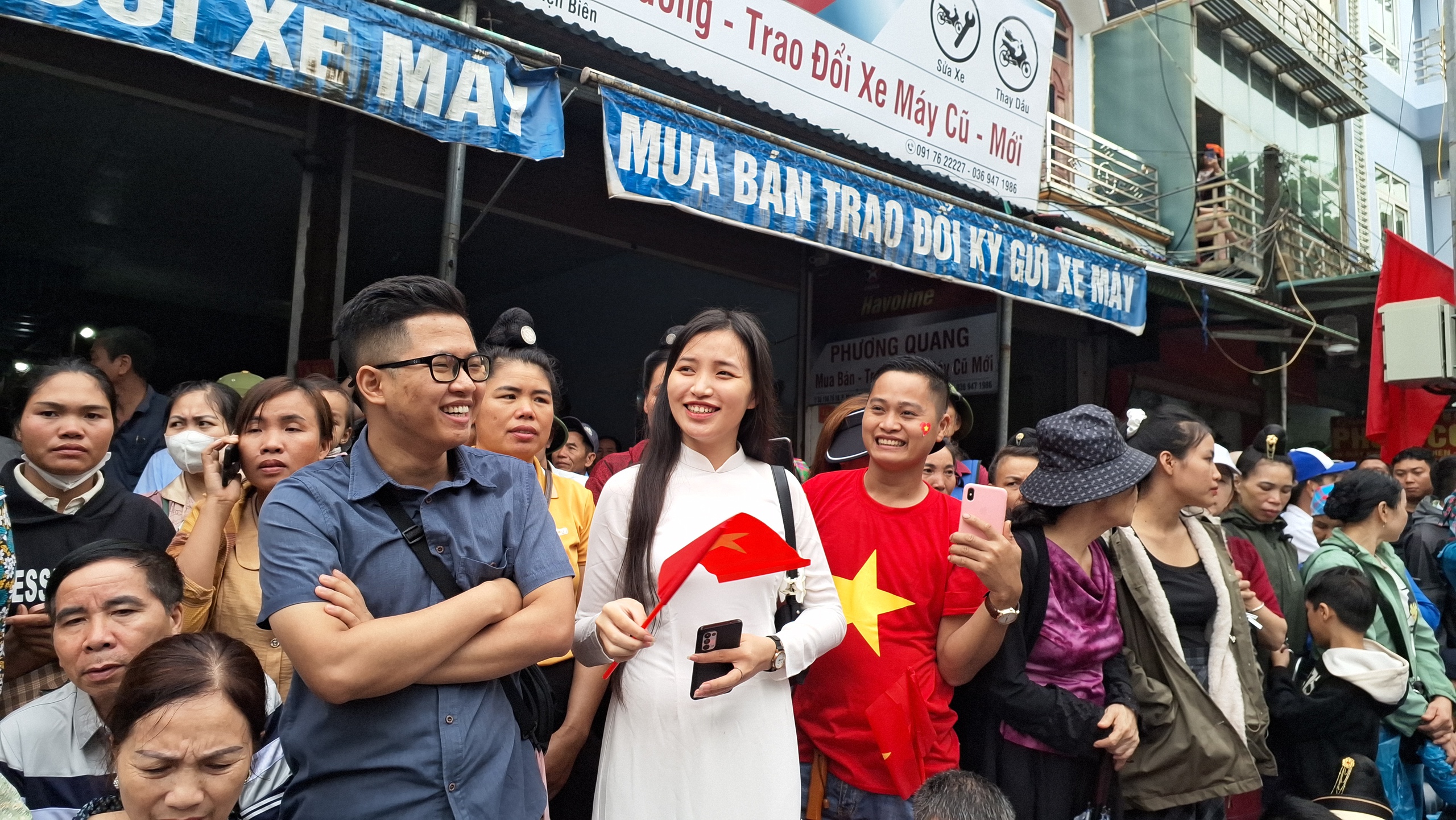 Những "b&oacute;ng hồng" trong Lễ diễu binh, diễu h&agrave;nh kỷ niệm 70 năm Chiến thắng Điện Bi&ecirc;n Phủ- Ảnh 26.