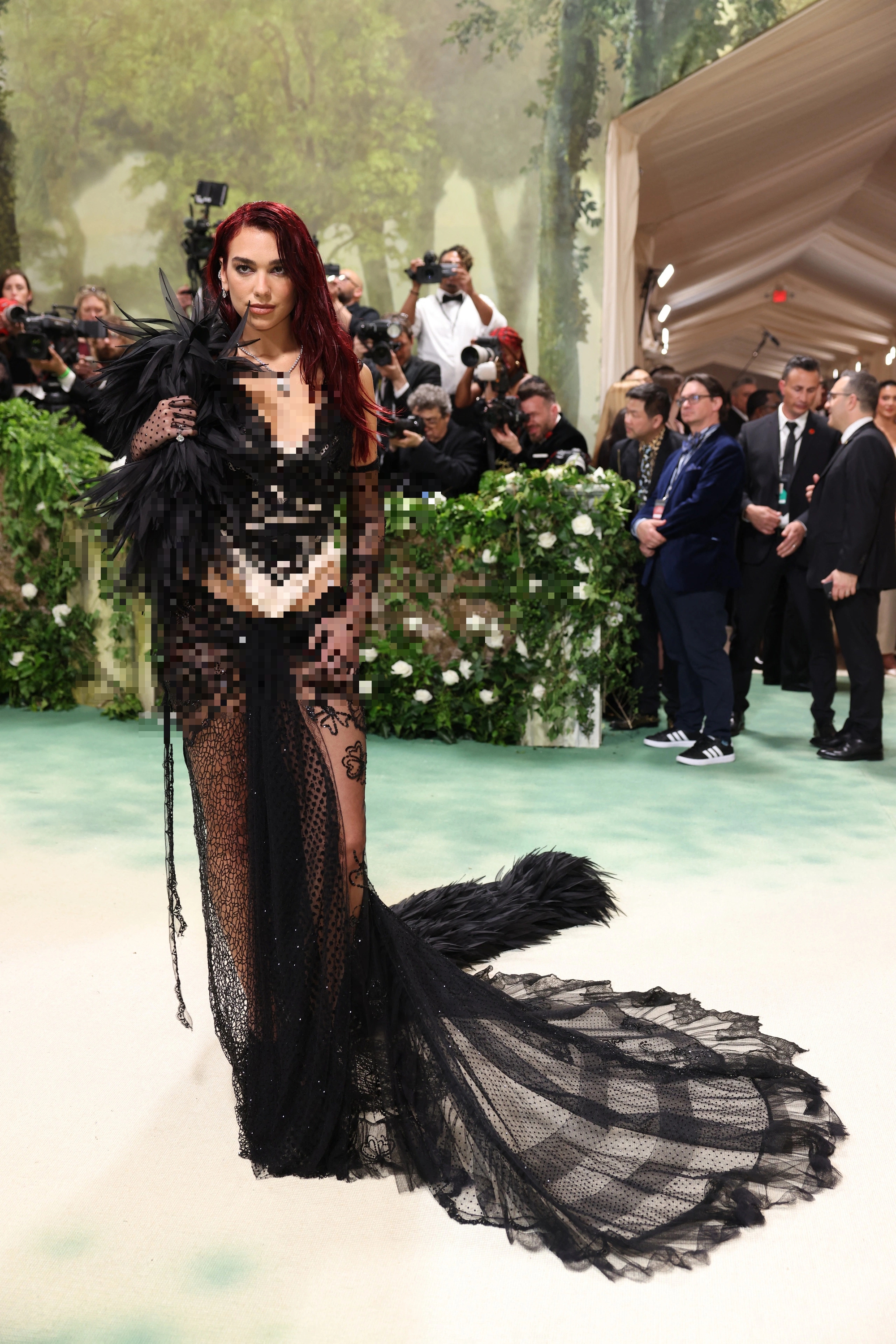 Mốt khoe eo, ch&acirc;n thon nở rộ tại Met Gala 2024- Ảnh 6.