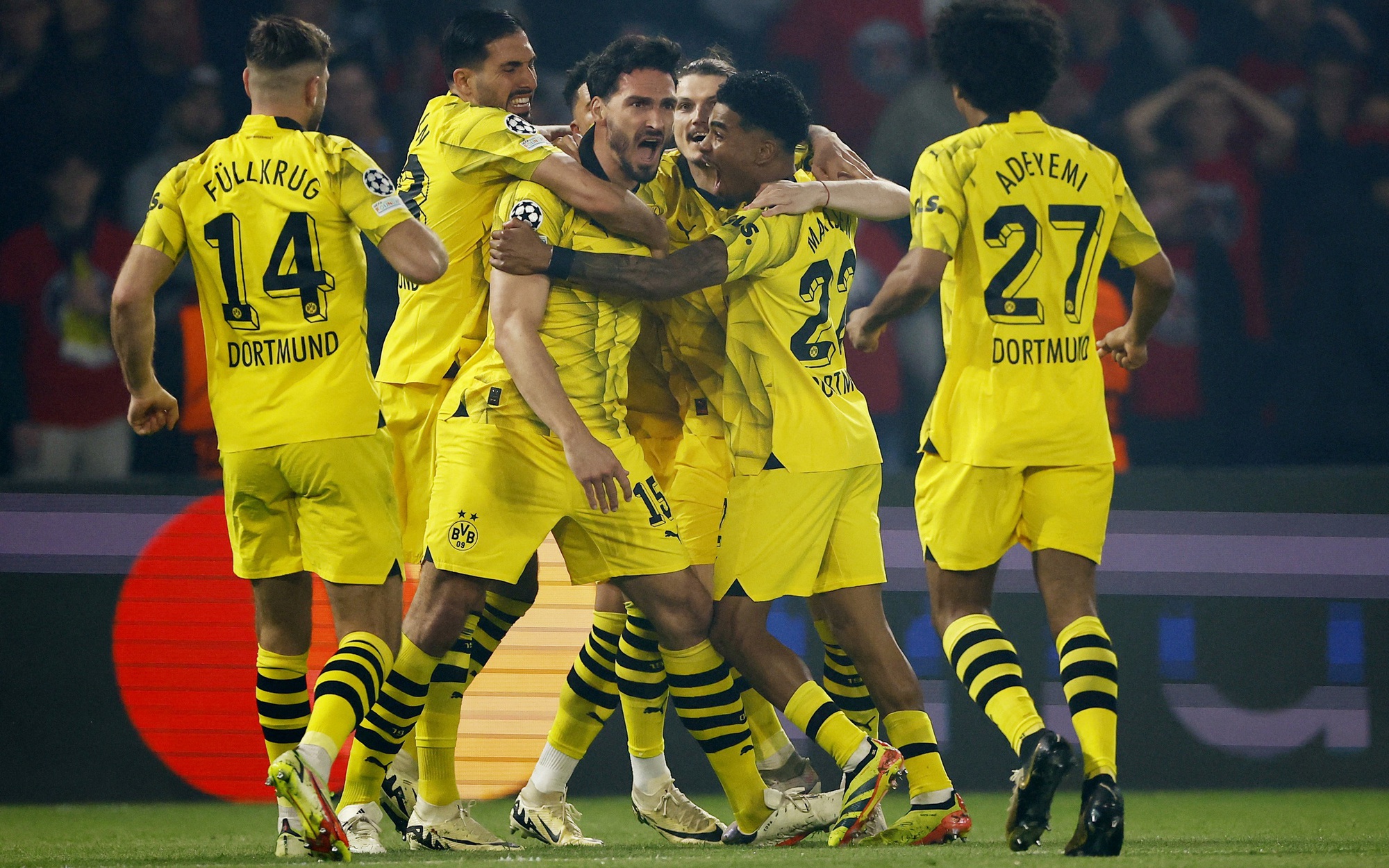 Loại "đại gia" PSG, Dortmund vào chung kết Champions League