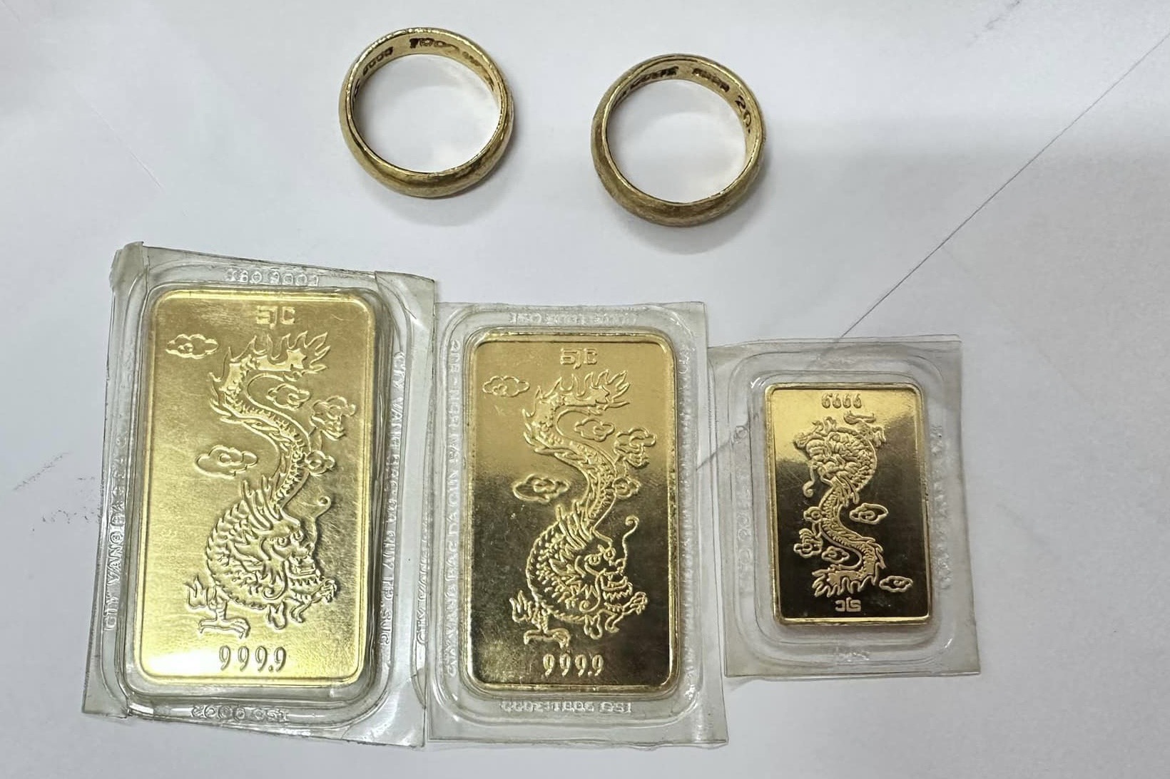 Thủ Đức: Nam thanh niên bỏ lại hơn 1 cây vàng ở cửa hàng 0 đồng- Ảnh 2.