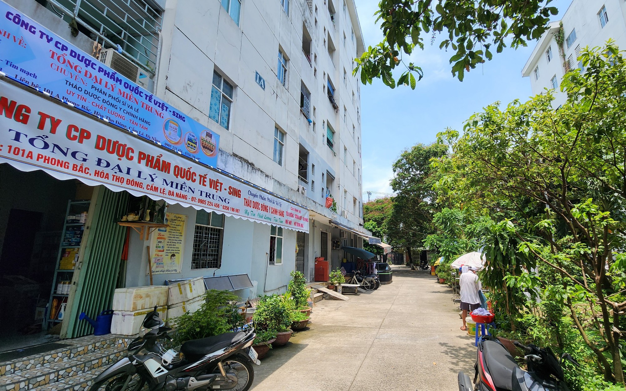 Một học sinh lớp 6 rơi lầu chung cư sau tin nhắn “con tự tử”