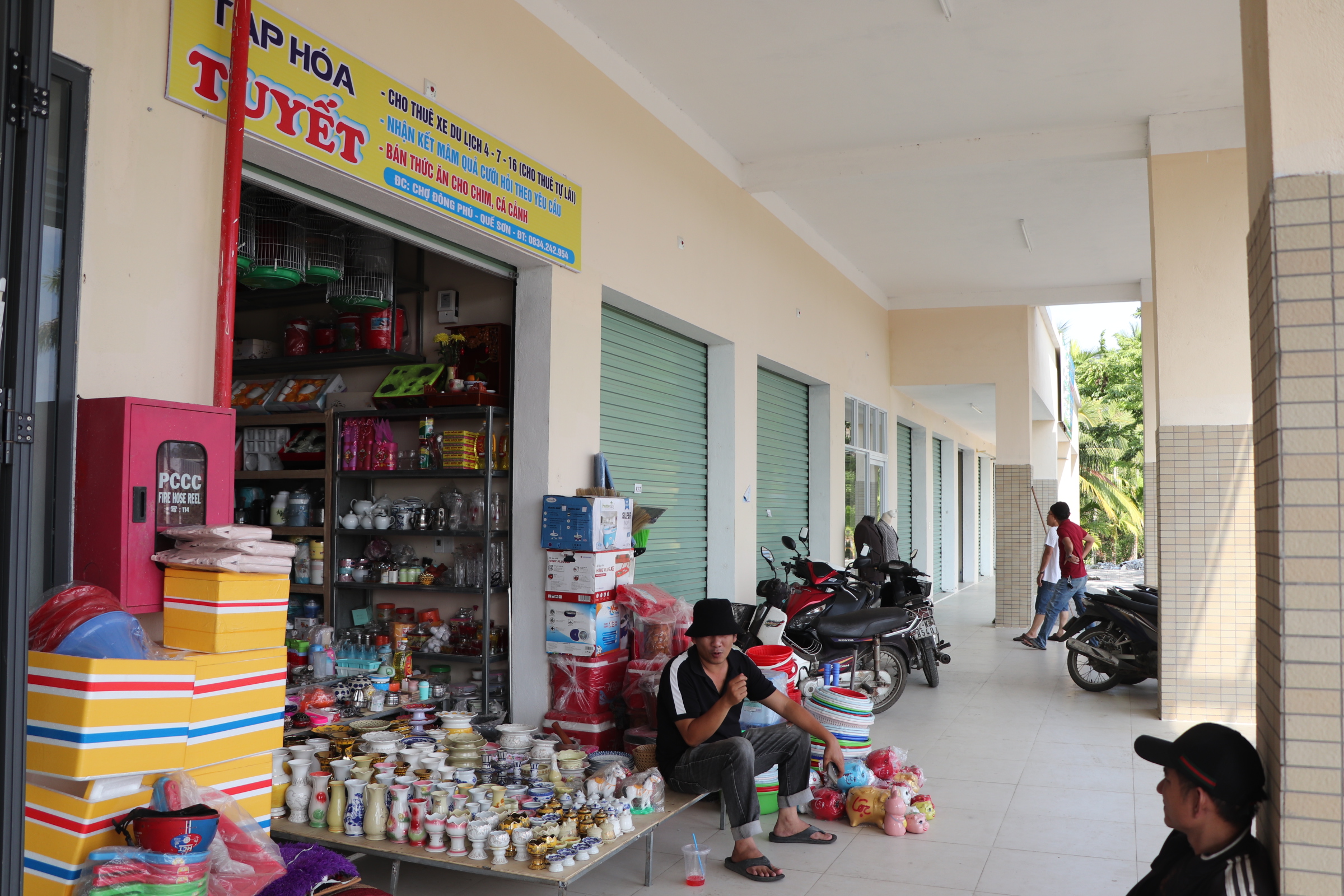 Tiểu thương chưa hài lòng chợ mới, Chủ tịch huyện Quế Sơn nói gì?- Ảnh 6.