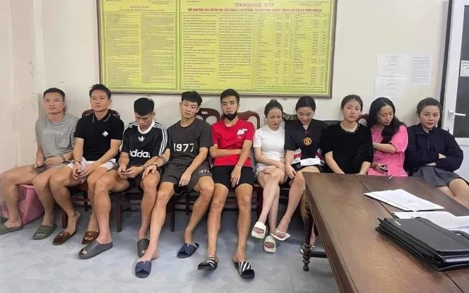 Vụ bắt 5 cầu thủ CLB Hà Tĩnh: "Bay lắc" cùng 5 cô gái trong khách sạn