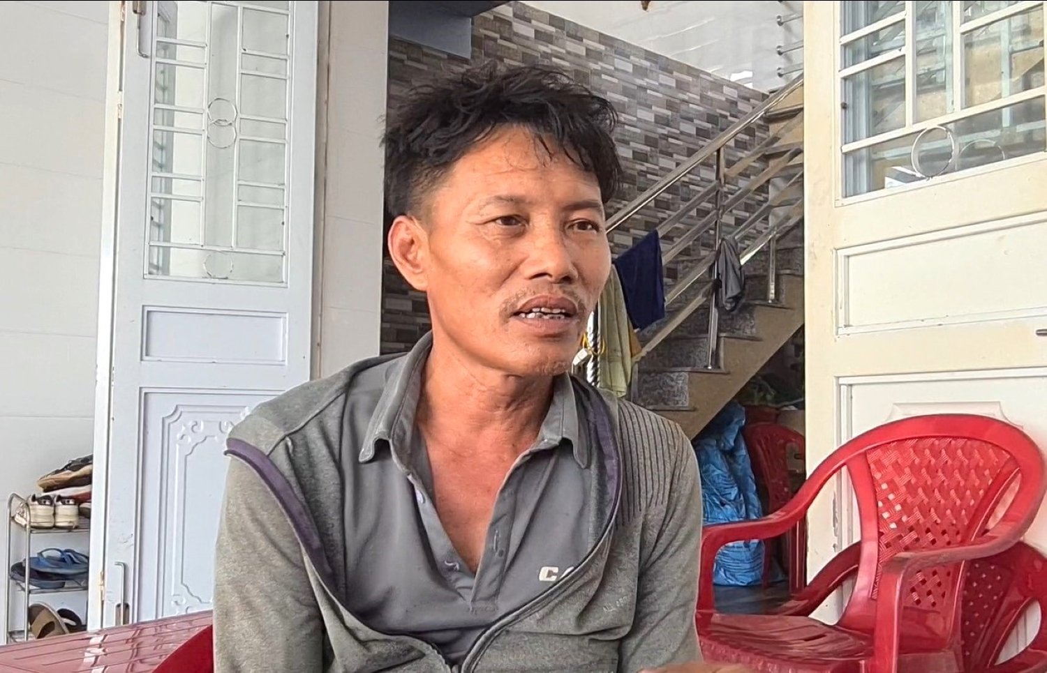 Chủ t&agrave;u kể lại gi&acirc;y ph&uacute;t đạp s&oacute;ng cứu 3 ngư d&acirc;n về từ "c&otilde;i chết"- Ảnh 1.