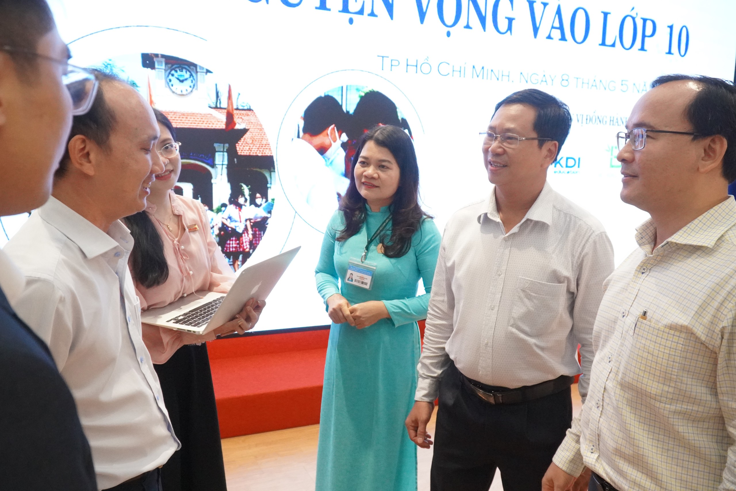 Tuyển sinh lớp 10: Kh&ocirc;ng g&acirc;y sức &eacute;p cho con khi chọn trường- Ảnh 1.