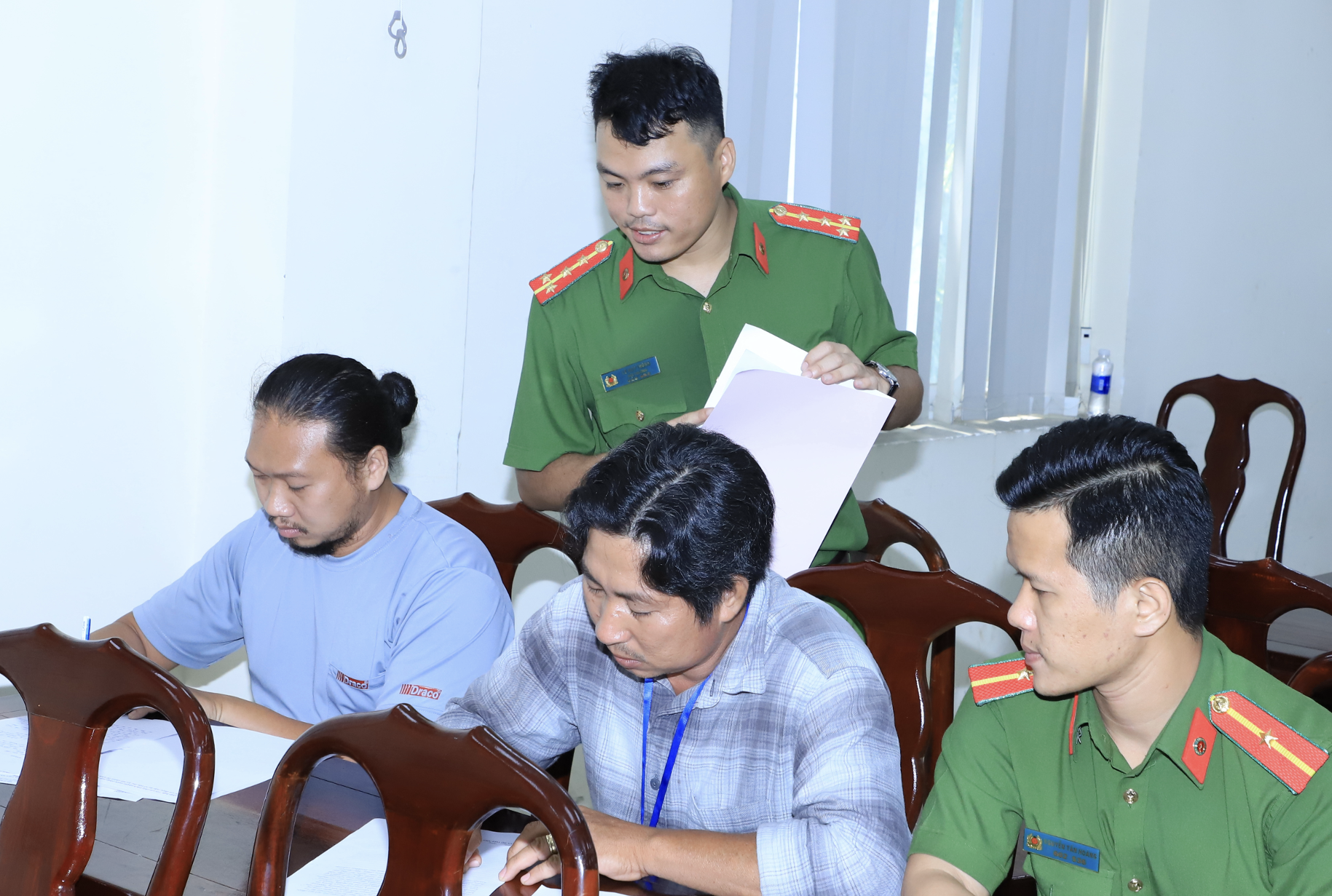 C&ocirc;ng an tỉnh Đồng Nai khởi tố th&ecirc;m 23 người trong vụ 200 triệu l&iacute;t xăng lậu- Ảnh 4.