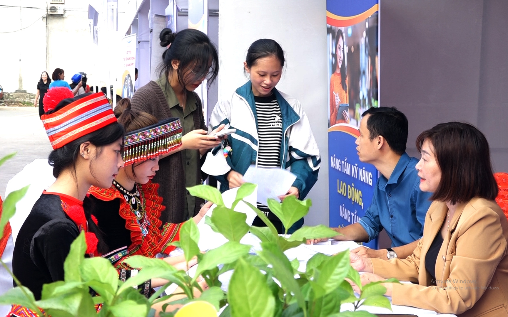 Người lao động trong diện thu hồi đất được hỗ trợ việc l&agrave;m như thế n&agrave;o?