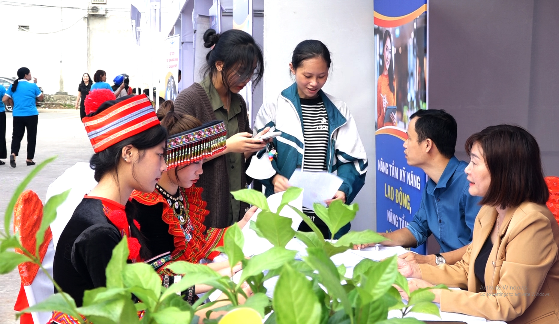 Người lao động trong diện thu hồi đất được hỗ trợ việc l&agrave;m như thế n&agrave;o?- Ảnh 2.
