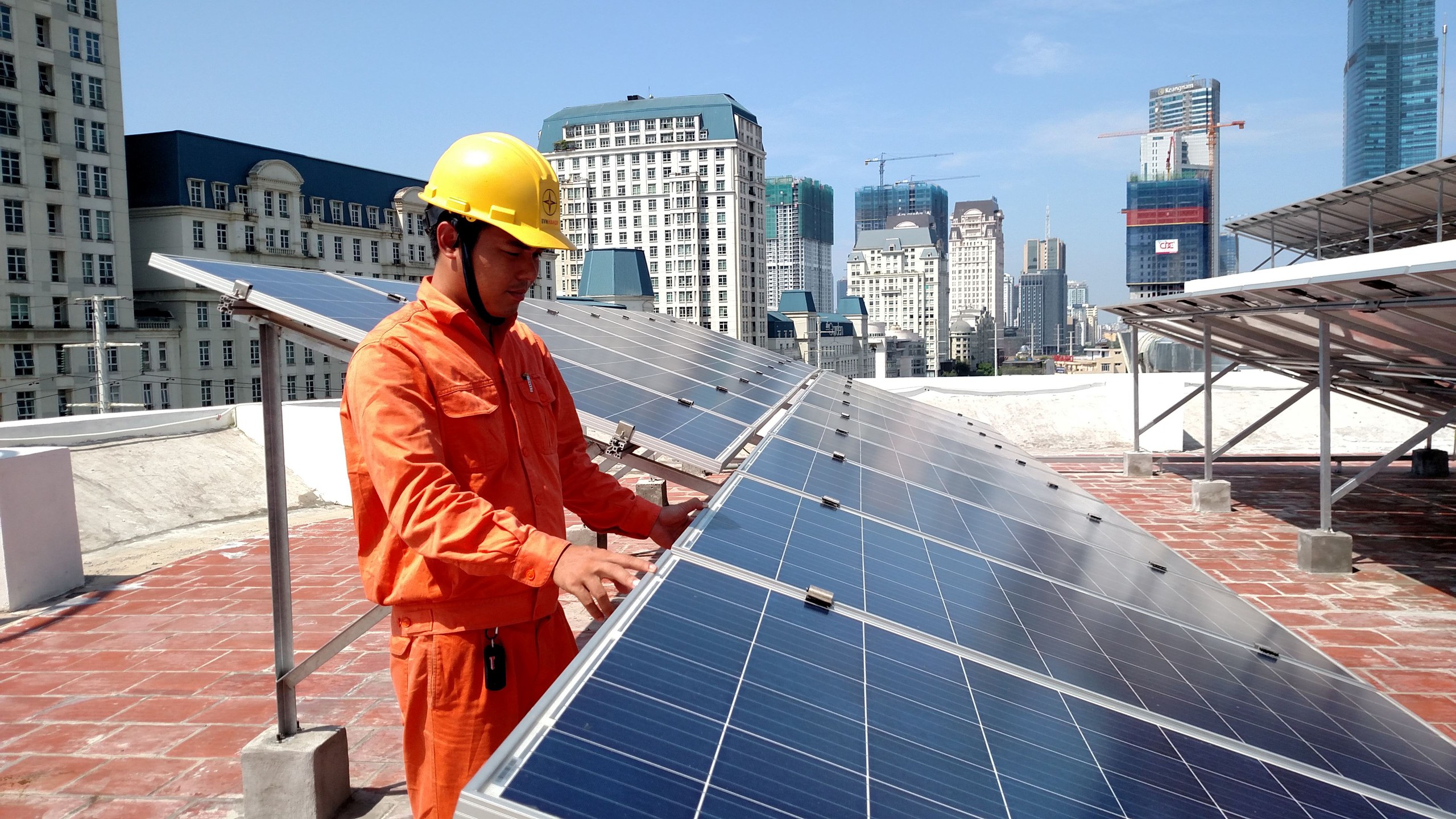 Chỉ đạo của Thường trực Ch&iacute;nh phủ sau khi Bộ C&ocirc;ng Thương đề xuất điện mặt trời gi&aacute; 0 đồng- Ảnh 1.