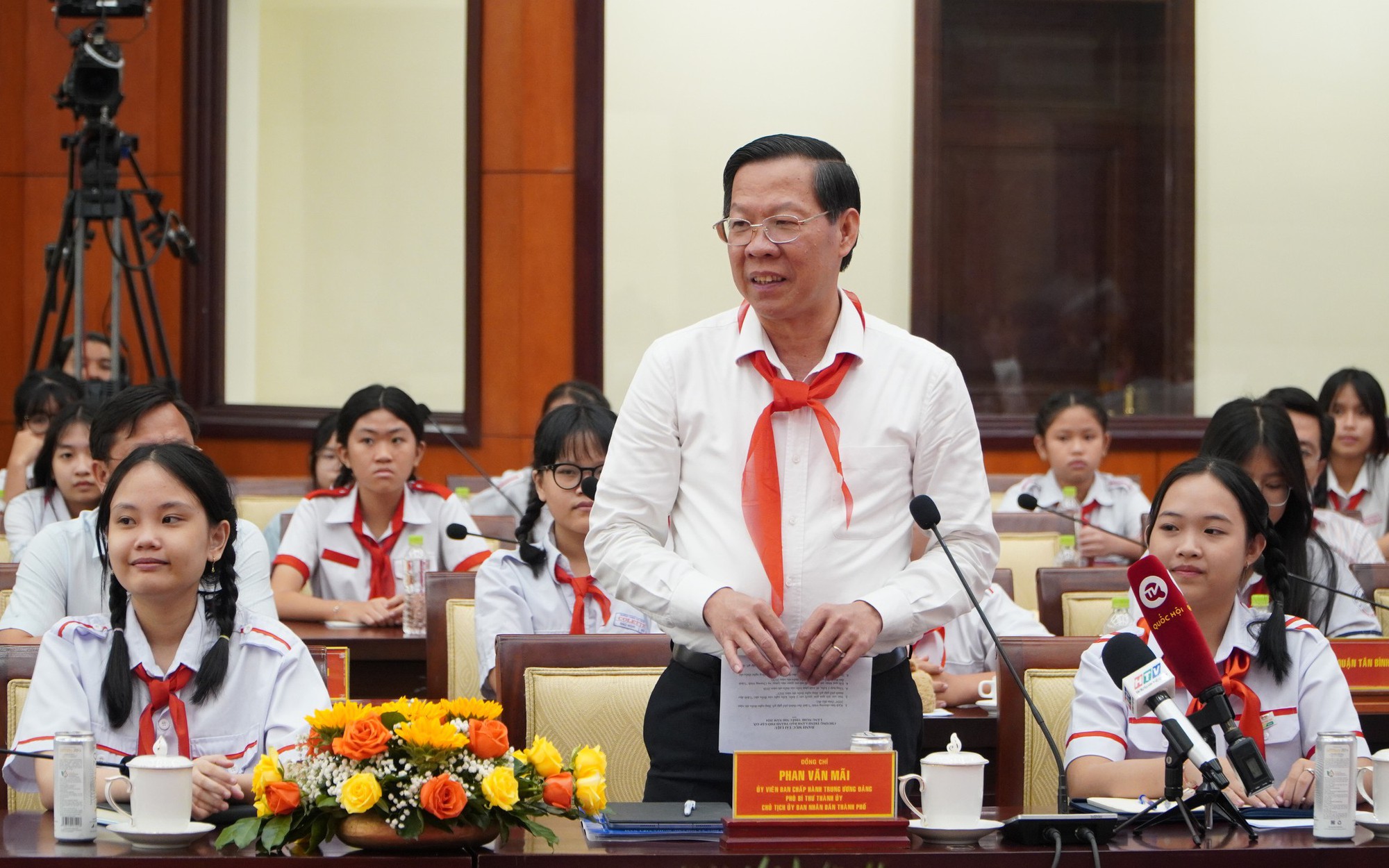 Lãnh đạo TP HCM gặp gỡ, lắng nghe thiếu nhi