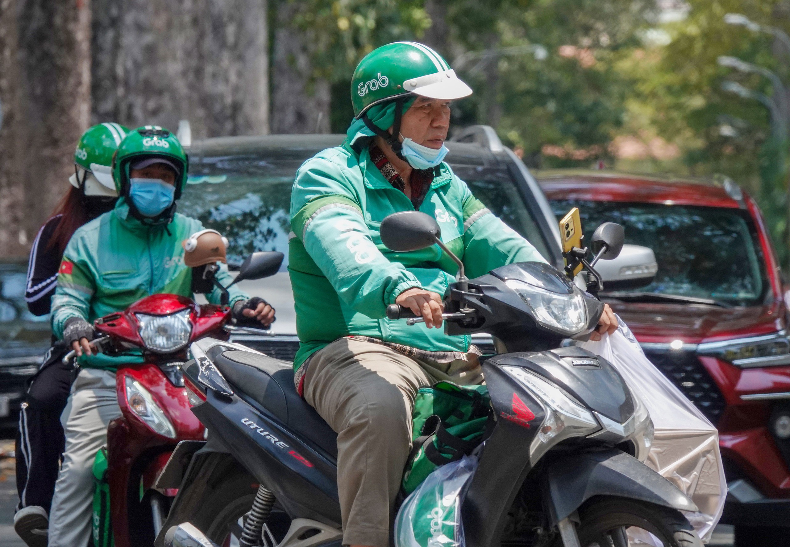 Tăng sức hấp dẫn của ch&iacute;nh s&aacute;ch BHXH tự nguyện sẽ thu h&uacute;t lao động phi ch&iacute;nh thức Ảnh: HO&Agrave;NG TRIỀU