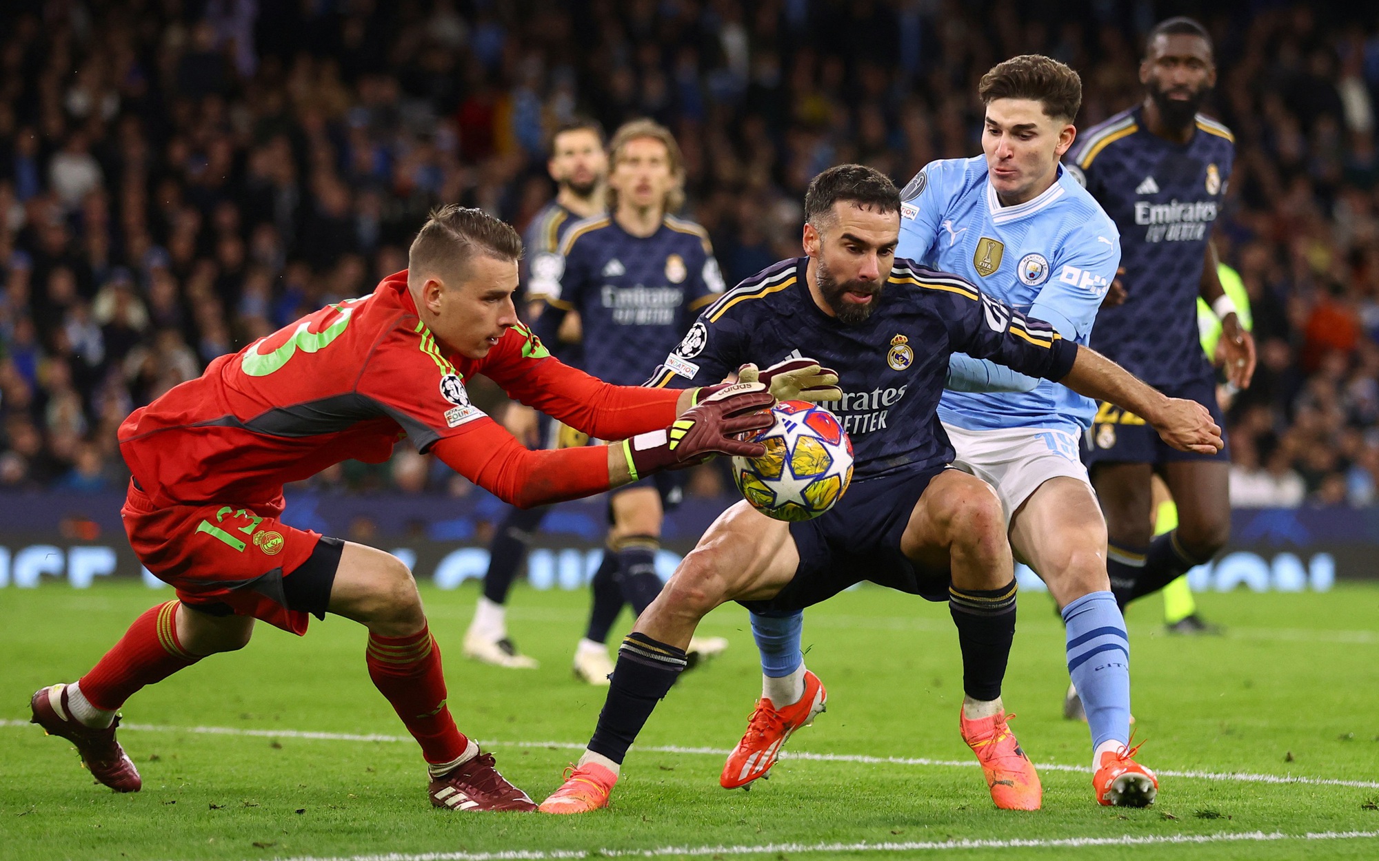Chưa đá chung kết Champions League, Real Madrid sắp mất sao 