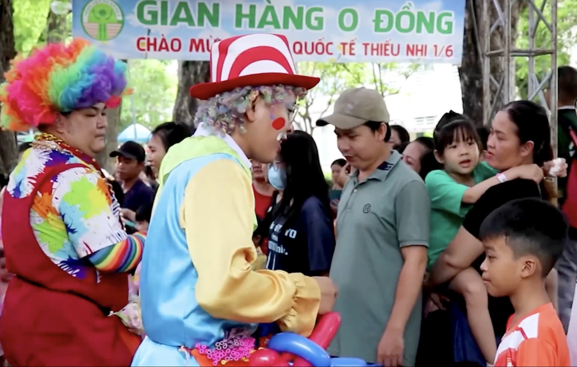 TP HCM: Các bệnh viện tặng hàng trăm phần quà cho bệnh nhi nhân Tết thiếu nhi - Ảnh 2.