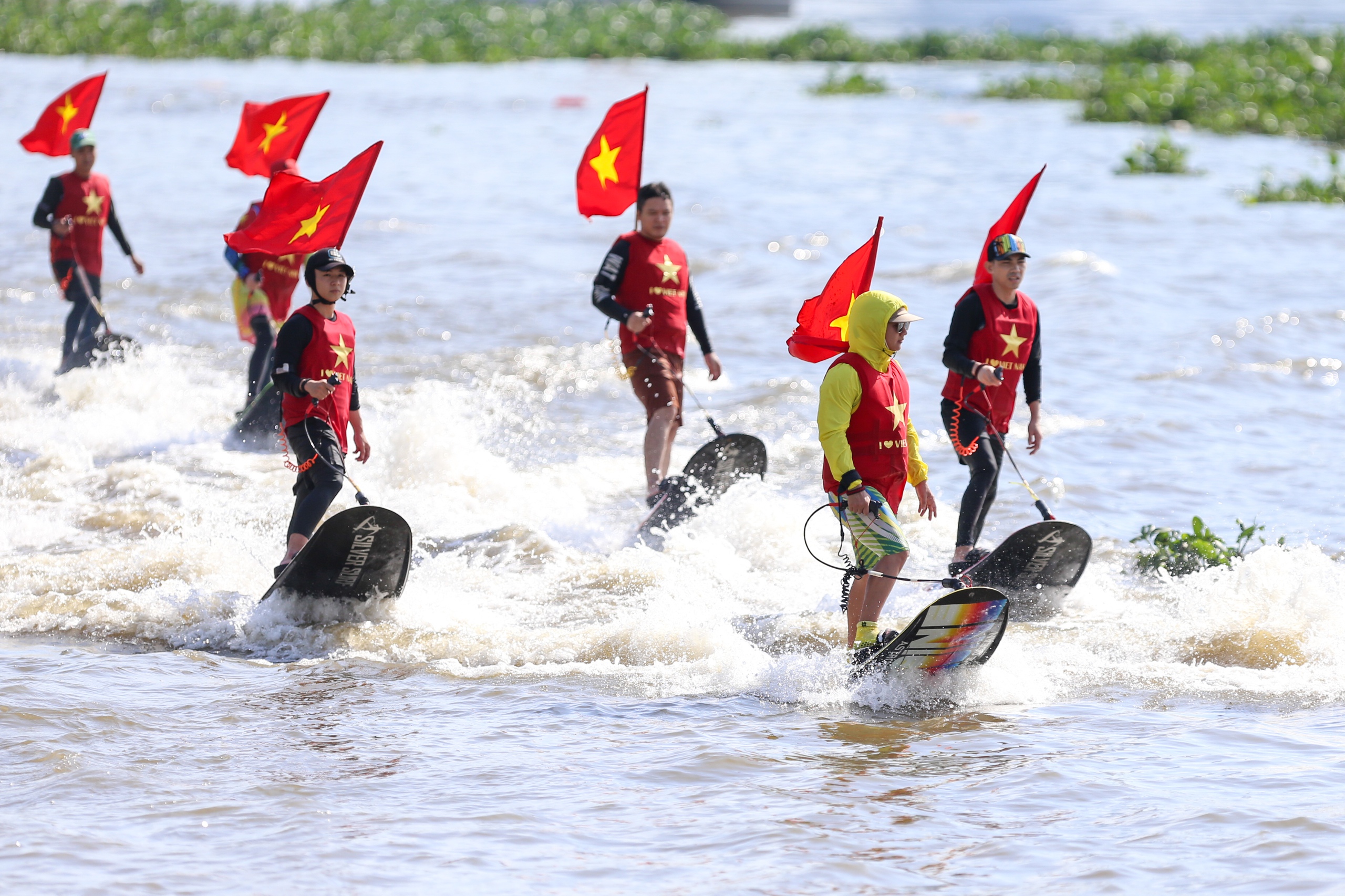 TP HCM: 600 người thi bơi vượt s&ocirc;ng v&agrave; v&aacute;n ch&egrave;o tr&ecirc;n s&ocirc;ng S&agrave;i G&ograve;n- Ảnh 10.