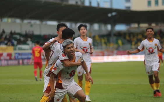 Tiền đạo Đinh Thanh Bình lên tuyển giờ chót