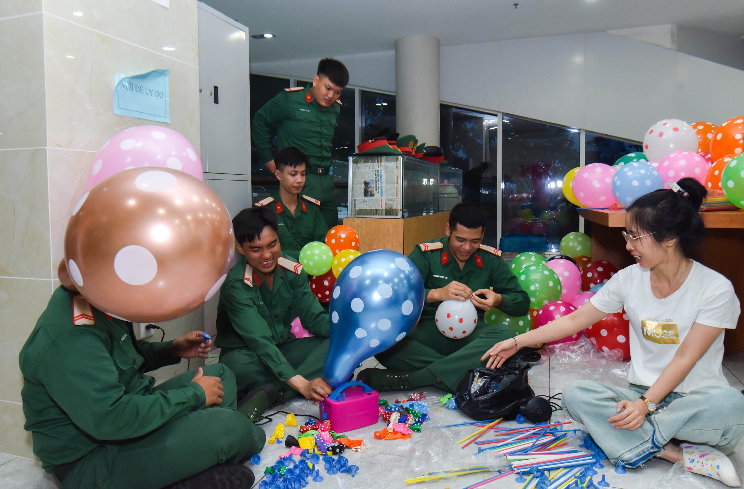 TP HCM: Các bệnh viện tặng hàng trăm phần quà cho bệnh nhi nhân Tết thiếu nhi - Ảnh 6.