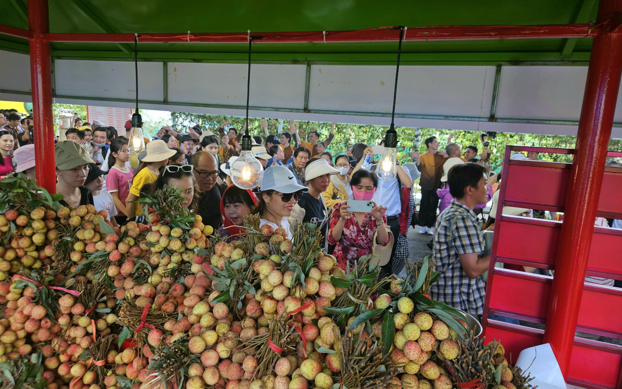 Rủ nhau "săn" đặc sản tại Lễ hội Trái cây Nam Bộ