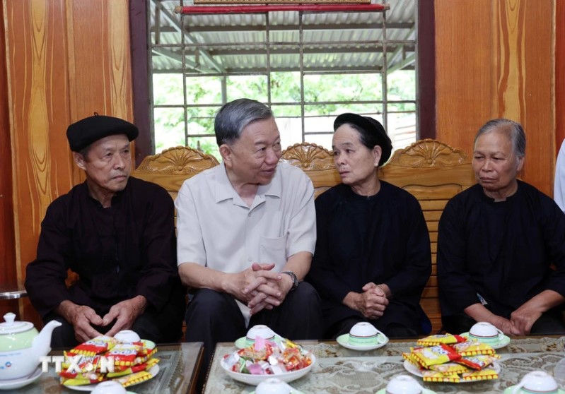 Chủ tịch nước T&ocirc; L&acirc;m thăm v&agrave; d&acirc;ng hương tại Khu di t&iacute;ch quốc gia đặc biệt P&aacute;c B&oacute;- Ảnh 8.
