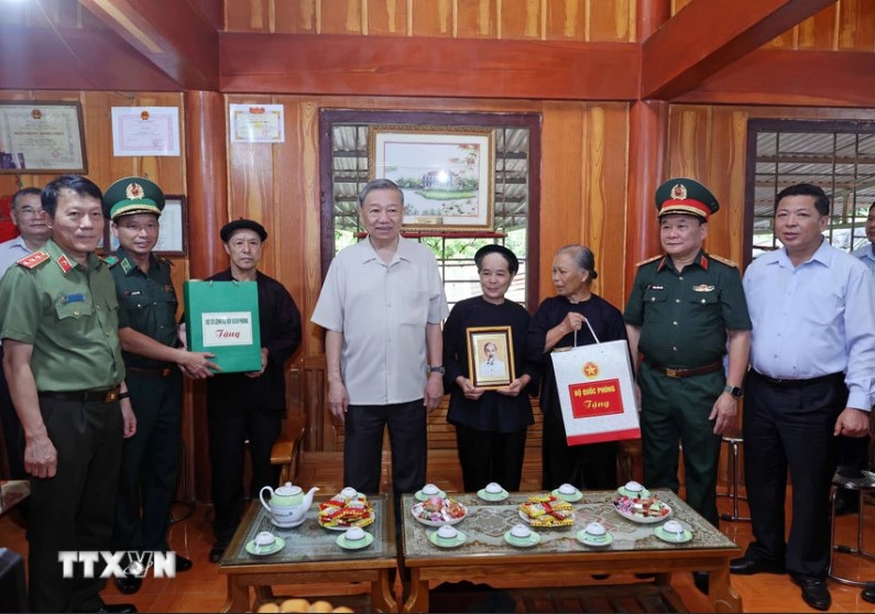 Chủ tịch nước T&ocirc; L&acirc;m thăm v&agrave; d&acirc;ng hương tại Khu di t&iacute;ch quốc gia đặc biệt P&aacute;c B&oacute;- Ảnh 9.
